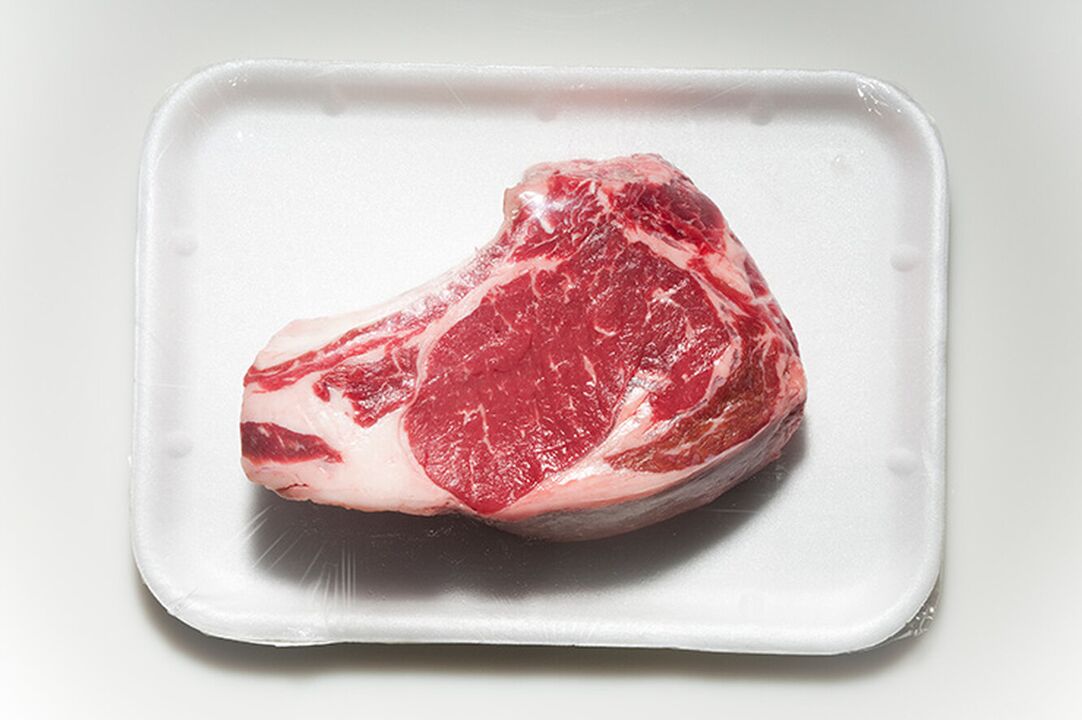 Sok étel, például a vörös hús, ki van zárva a köszvényes étrendből. 